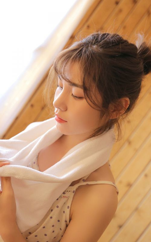 洗澡浴缸美女吊带美腿湿身销魂妖娆性感写真