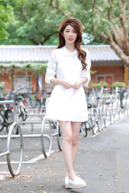 清纯美眉绿色田园唯美写真