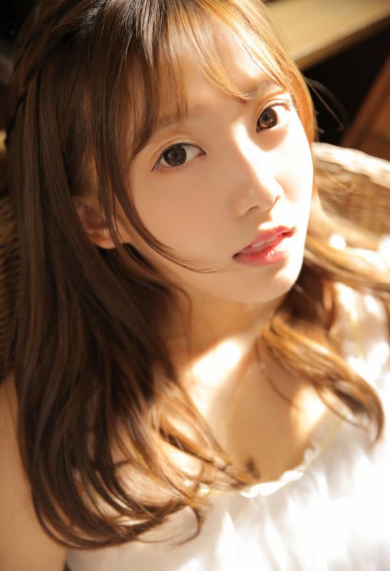 大眼可爱少女粉嫩睡衣梦幻养眼写真图片