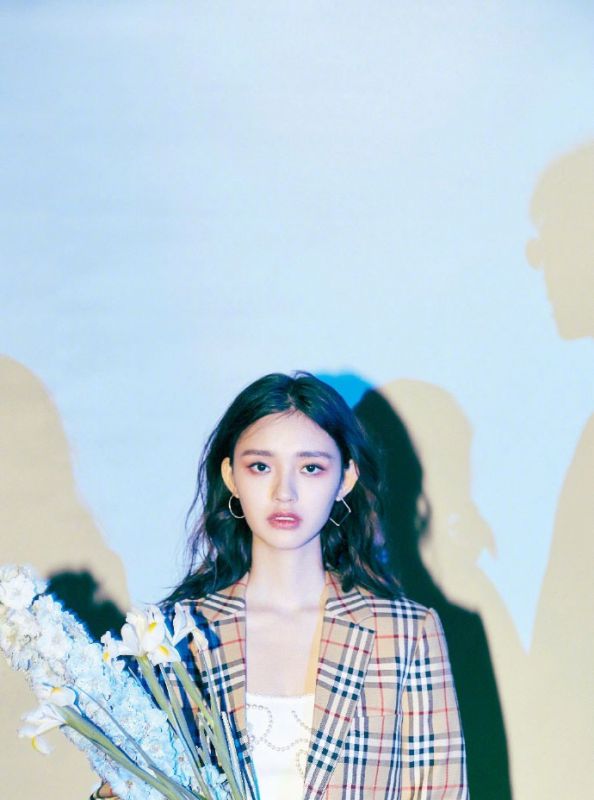 漂亮美少女林允活动现场优雅成熟干练明星图片