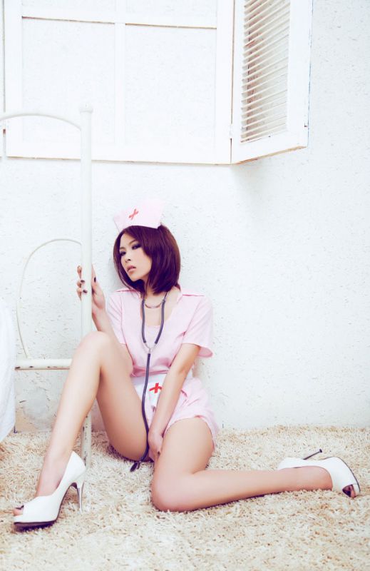 护士装美女范诗琪私房性感写真