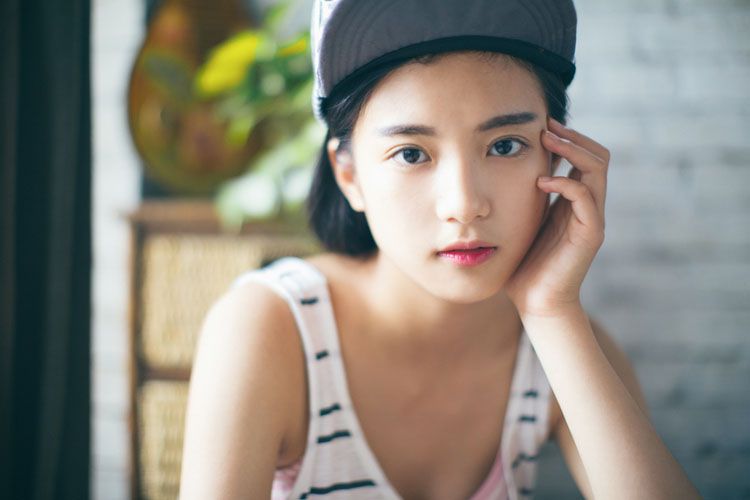 清纯可爱美女室内唯美写真