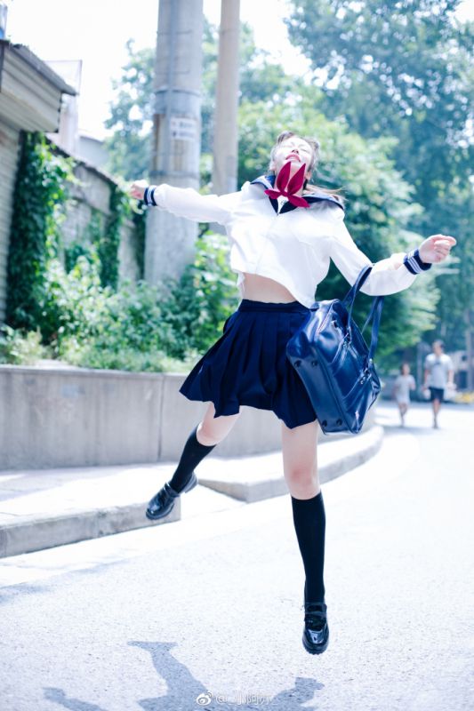 日本校园学生妹黑丝水手服绝对领域诱惑美女写真