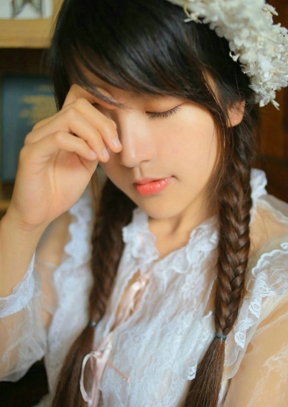 麻花辫美女优雅古典白纱长裙妖娆性感图片
