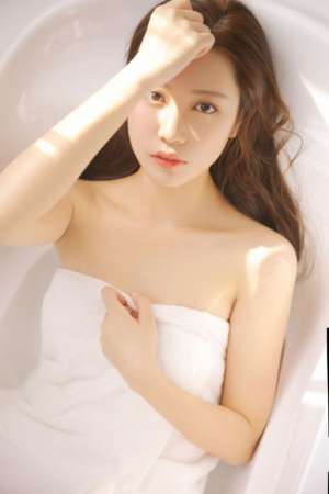 浴巾裹胸美女97学生妹极度隐私浴室湿身诱惑写真
