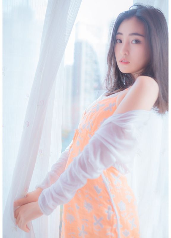 清纯气质少女肤白如玉裹胸浴巾梦幻写真