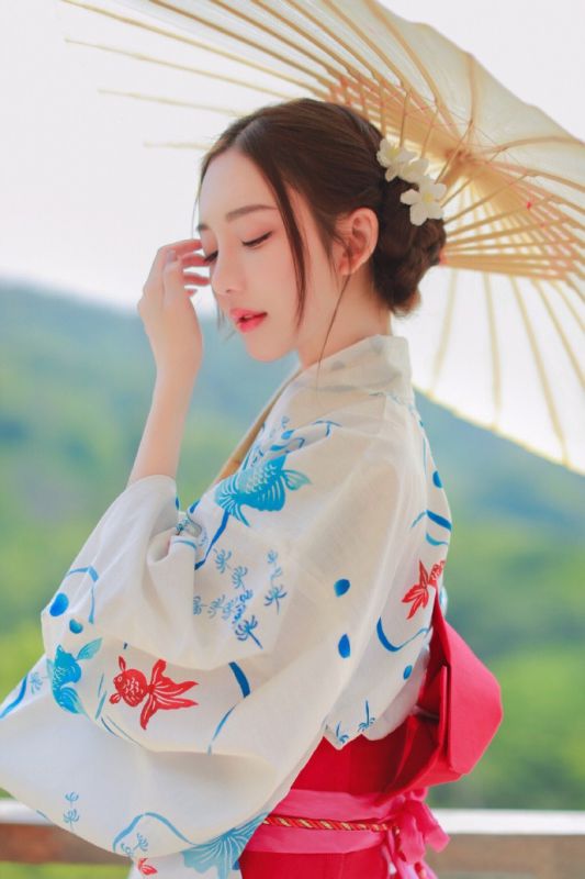 巨乳人妻丰满身材浴衣泄漏风光诱惑写真