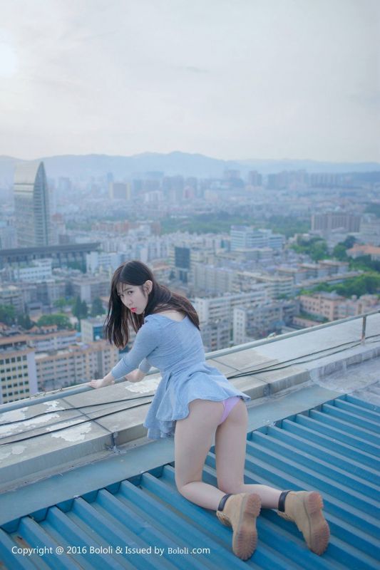 肥臀美女小阴沟粉红内裤天台骚逼精品性感写真