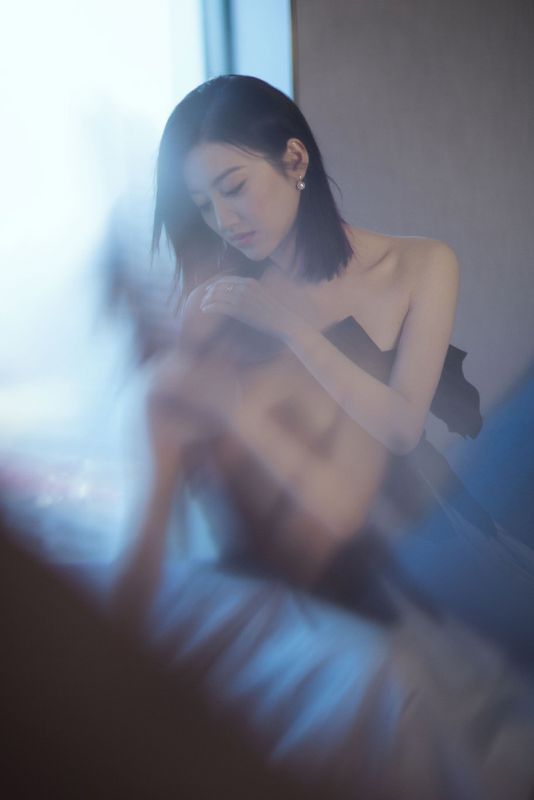 冷艳女王景甜锁骨香肩惹火婚纱熟女气质图片
