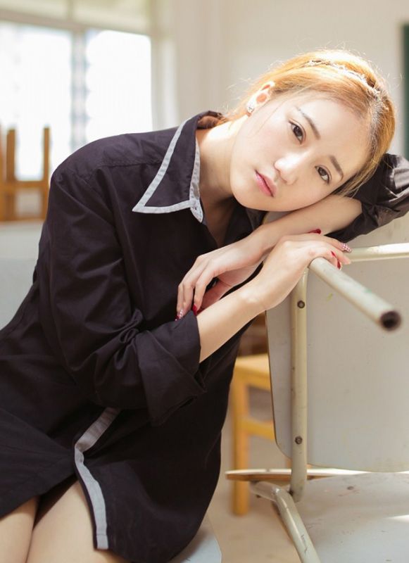 校园性感学生妹美女教室风骚妖娆美腿玉足诱惑写真