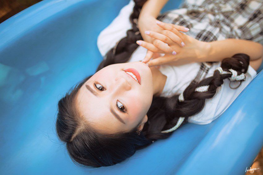 麻花辫清纯少女户外唯美写真