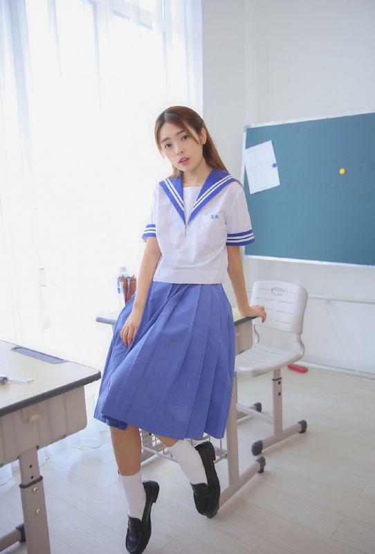 模范学院高桥白嫩少女清纯脸蛋氧气写真