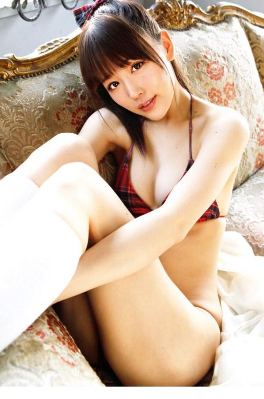丰满女神柴小圣比基尼肥臀写真