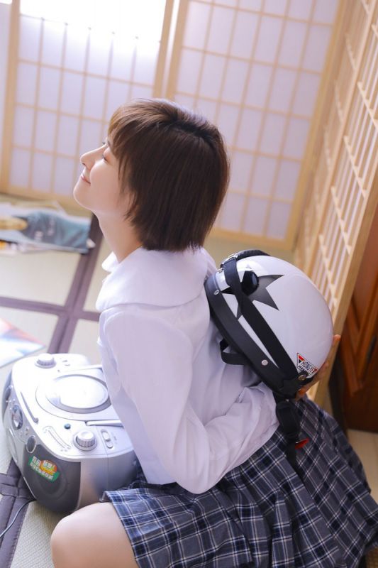 日本少女短发jk制服清纯元气萌女写真