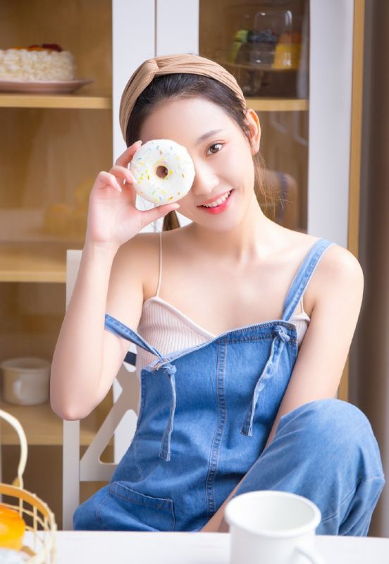 韩国小清新女孩吊带牛仔裤养眼惊艳气质写真