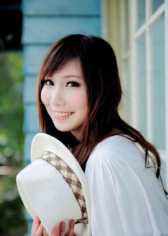 漂亮美女户外高清唯美写真