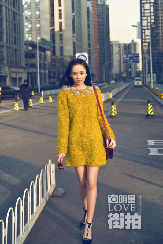 女星陈乔恩街头秀美腿高清写真