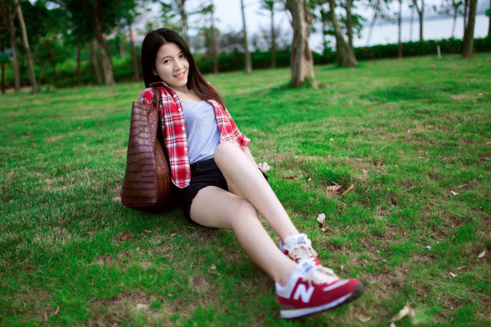 清纯女生夏日迷人街拍
