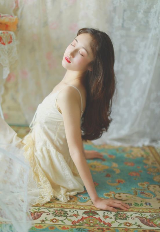 吊带露背长裙美女优雅开放大胆人体艺术极品尤物图片