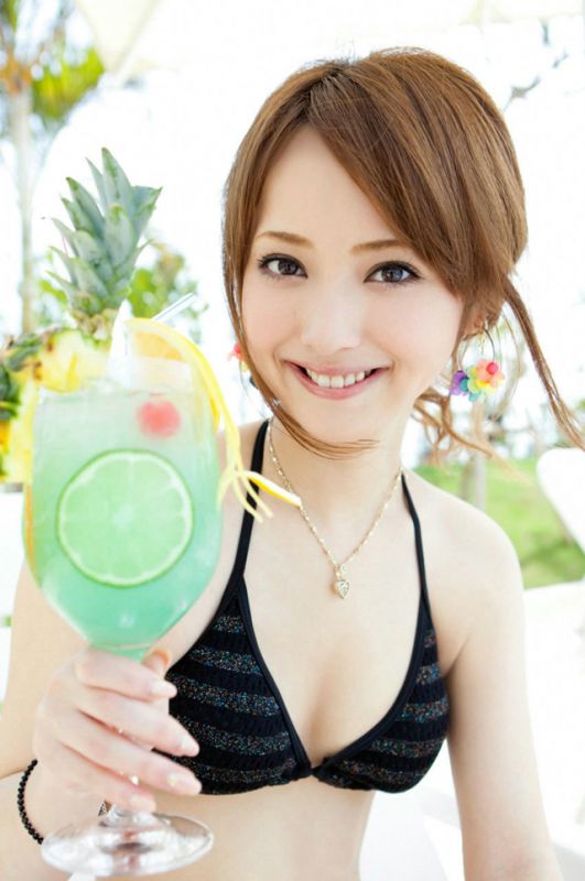 日本熟女佐々木希户外比基尼诱惑写照