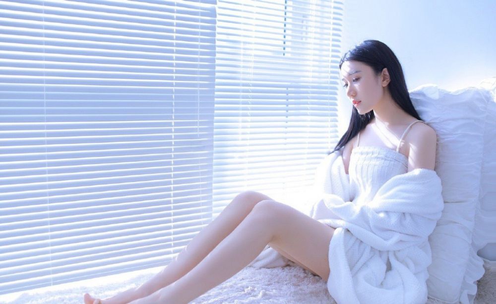 00后校园少女阳光纯真漂亮美女写真