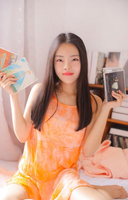 90后邻家少女裸足漂亮自然美女写真