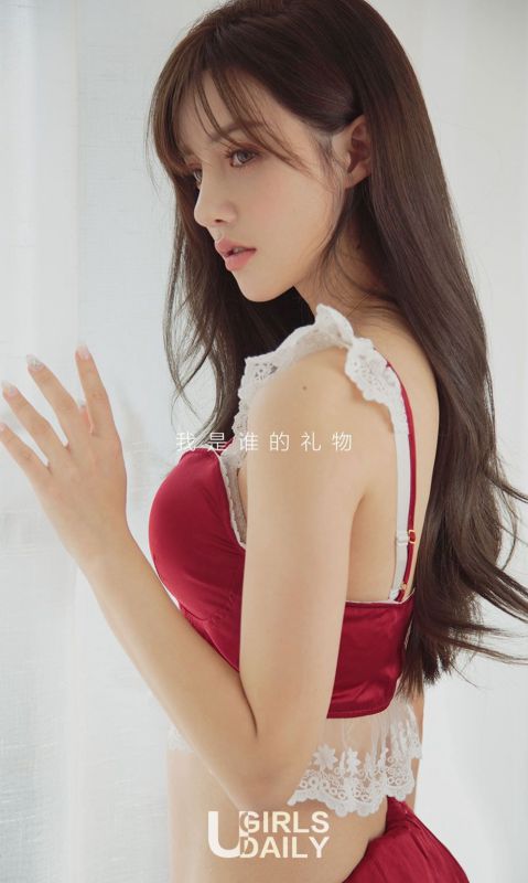 调教花核爆乳美女穿着裙子在野战性感诱惑图片