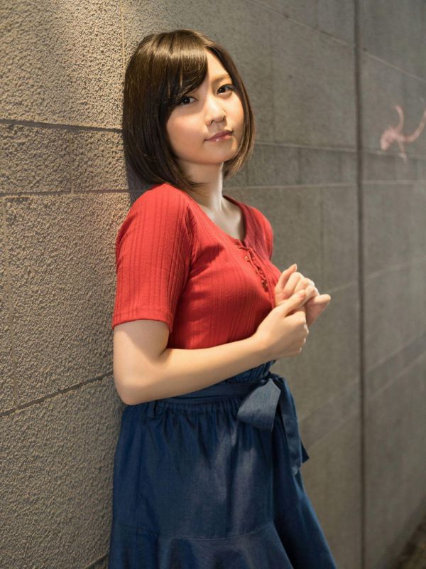 日本少女白嫩氧气小清新气质大胆人体艺术图片
