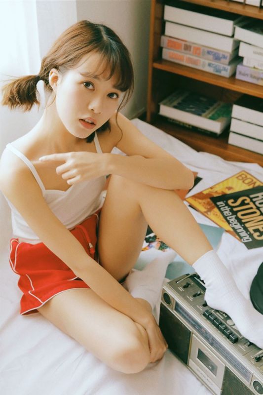 日本少女可爱素颜美腿播音机室内写真