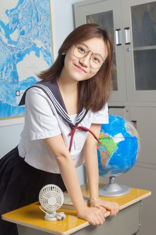 可爱元气校园美女教室水手制服清纯养眼写真
