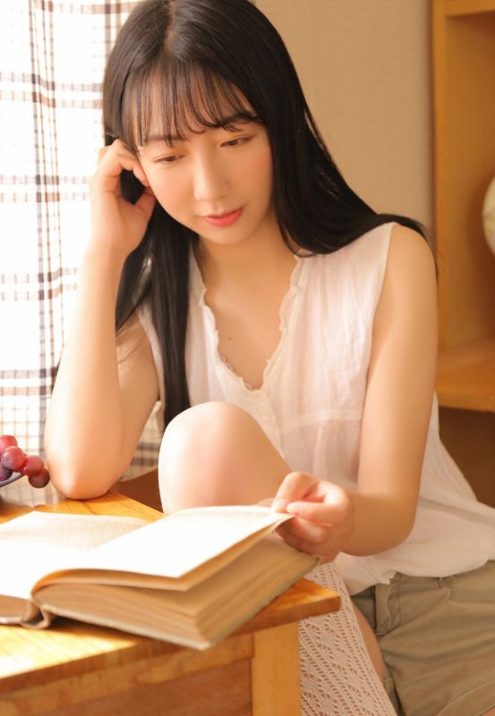文学少女与猫室内梦幻迷人极品美女写真