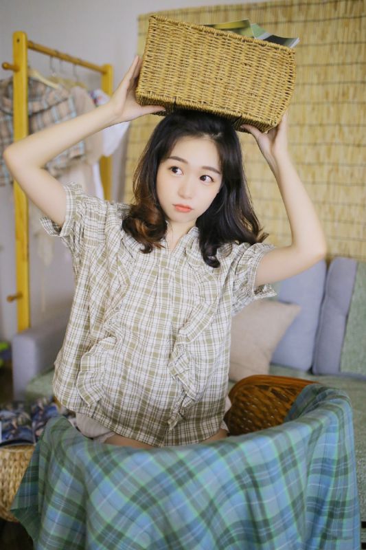 傲娇萝莉私房迷人内衣舔足画面诱惑写真