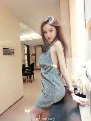 高挑美女模特王可妮Cony微博私房照图片