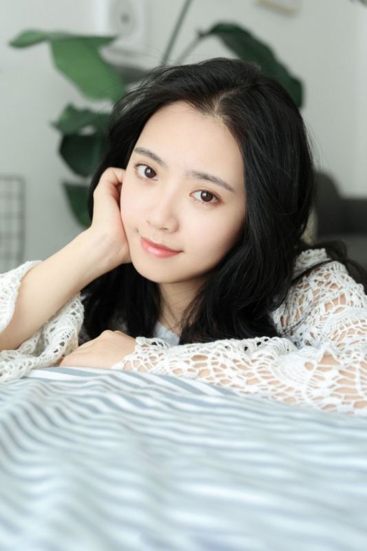 小清新阳光素颜美女甜美微笑清纯稚嫩图片