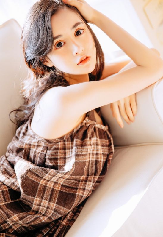 极品白嫩长腿校花美女销魂眼神梦幻唯美写真