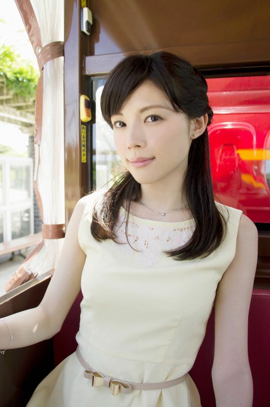 日本90后美女松川佑依子清新外拍