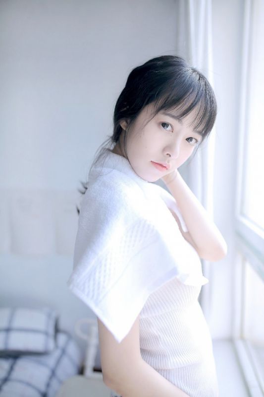 素颜少女白嫩肌肤私房内衣氧气写真图片