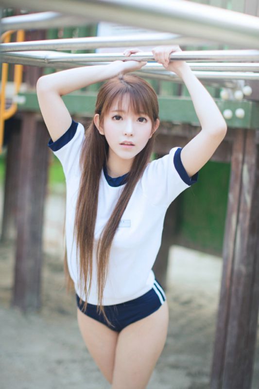 韩国女孩演绎性感运动风