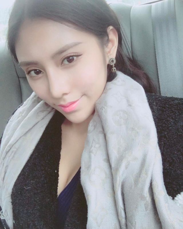 台湾美女模特李昱蓁性感私房照