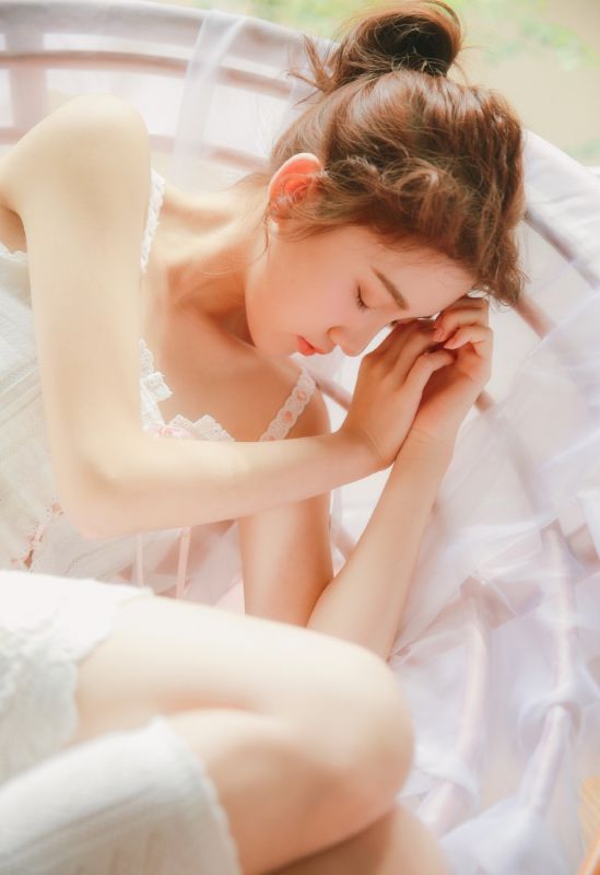 童颜萝莉少女私房内衣睡裙酥胸小清新写真