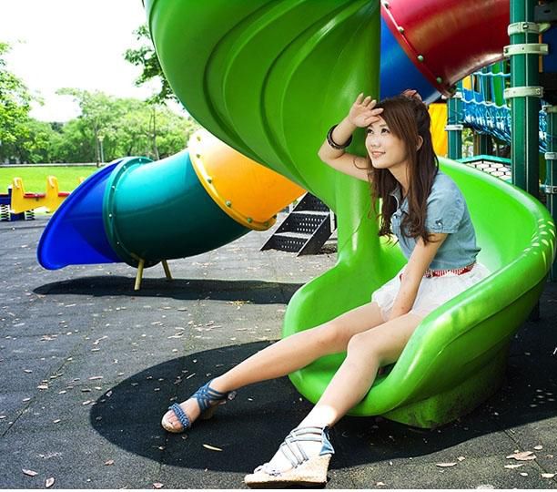 夏日清新萌妹子迷人写真图