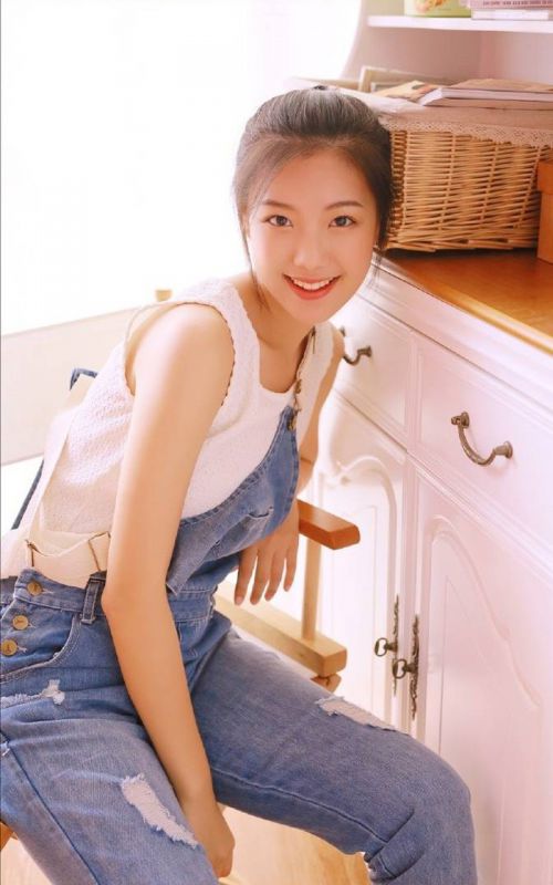 网络美女主播私房性感居家内衣酥胸诱惑写真