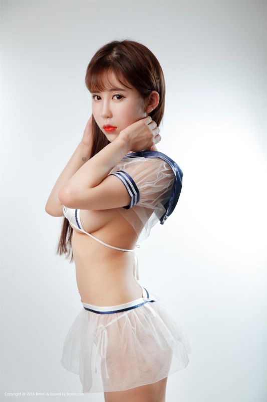 空房间欲望百变嫩妹妹大乳房半裸人体艺术写真
