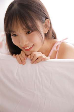 闺蜜室内自拍清纯可爱女孩笑容写真