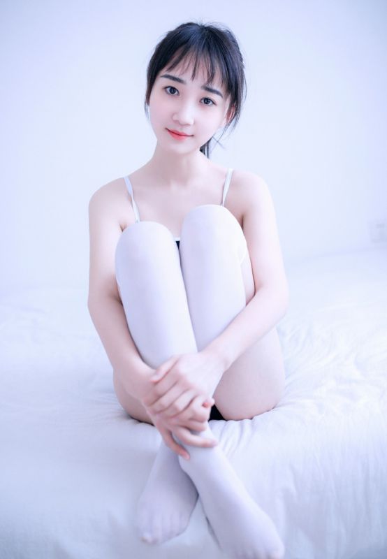 吊带死库水比基尼成人学院美女白嫩性感诱惑写真图片