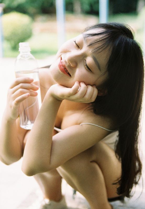 妖娆少女户外福利深沟美乳诱惑幼嫩软妹写真