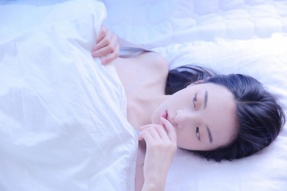 绝色尤物美女床上裸体诱惑大胆人体艺术写真