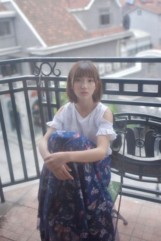 短发清纯美女文艺范写真图集