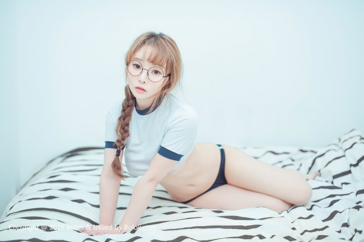 波萝社柳侑绮制服写真美乳诱惑