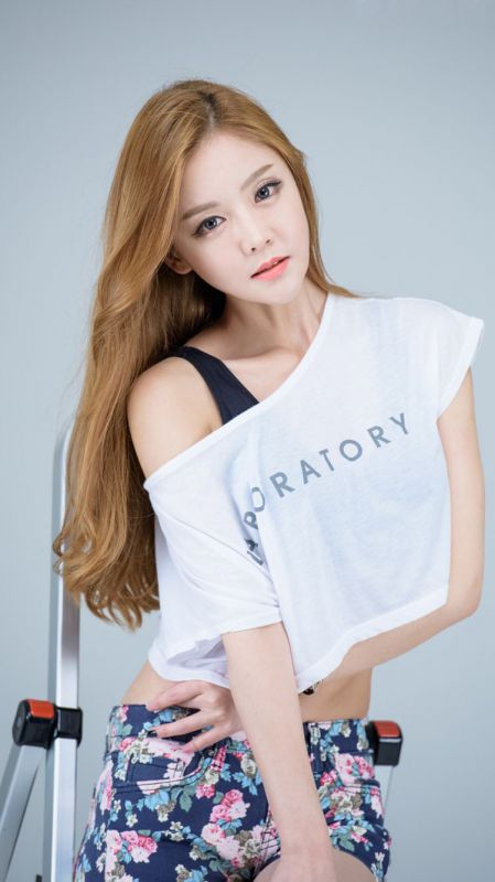 韩国美女大胆人体写真 韩国美腿美女侑珍蛮腰香臀喷血写真